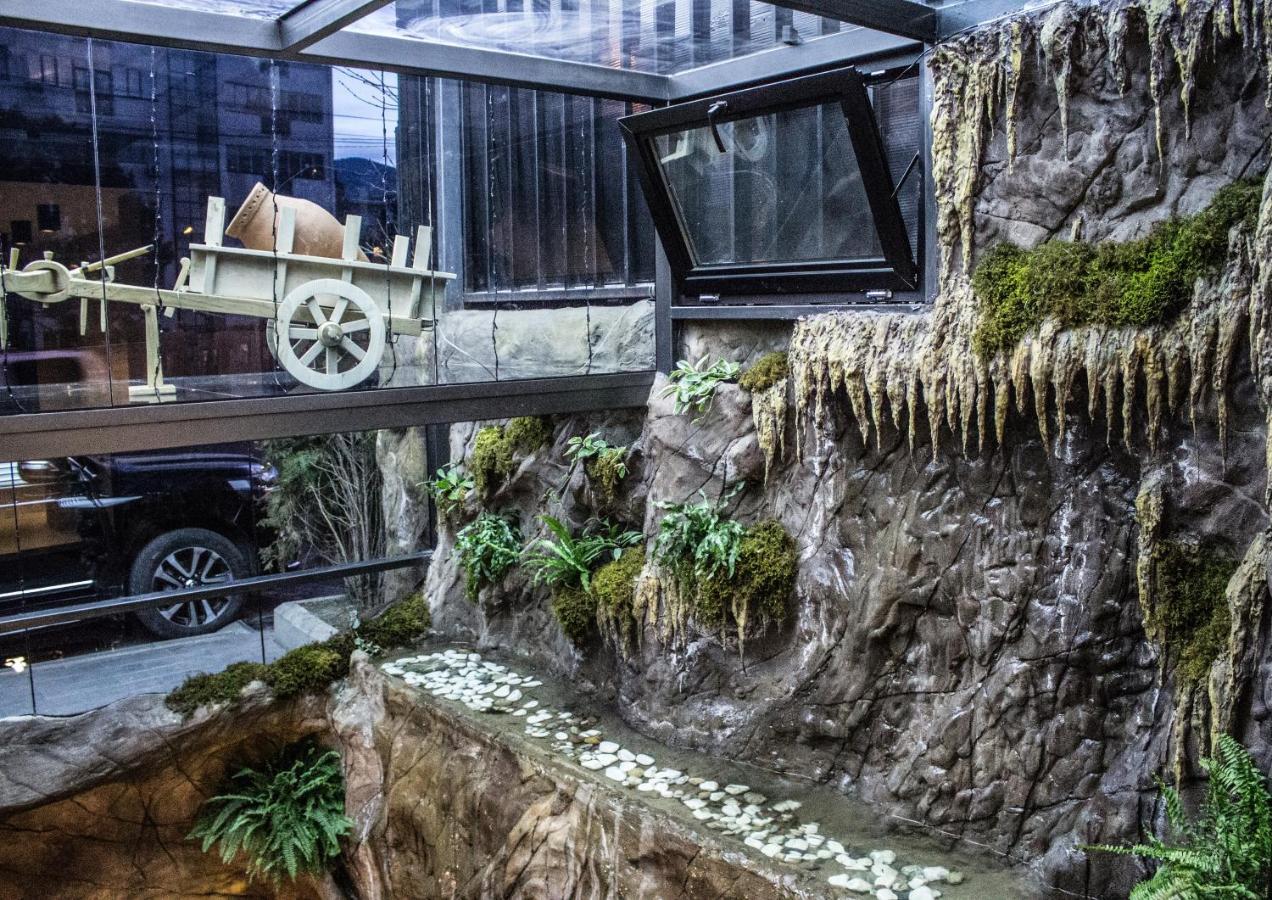 Bg Palace Hotel تبليسي المظهر الخارجي الصورة